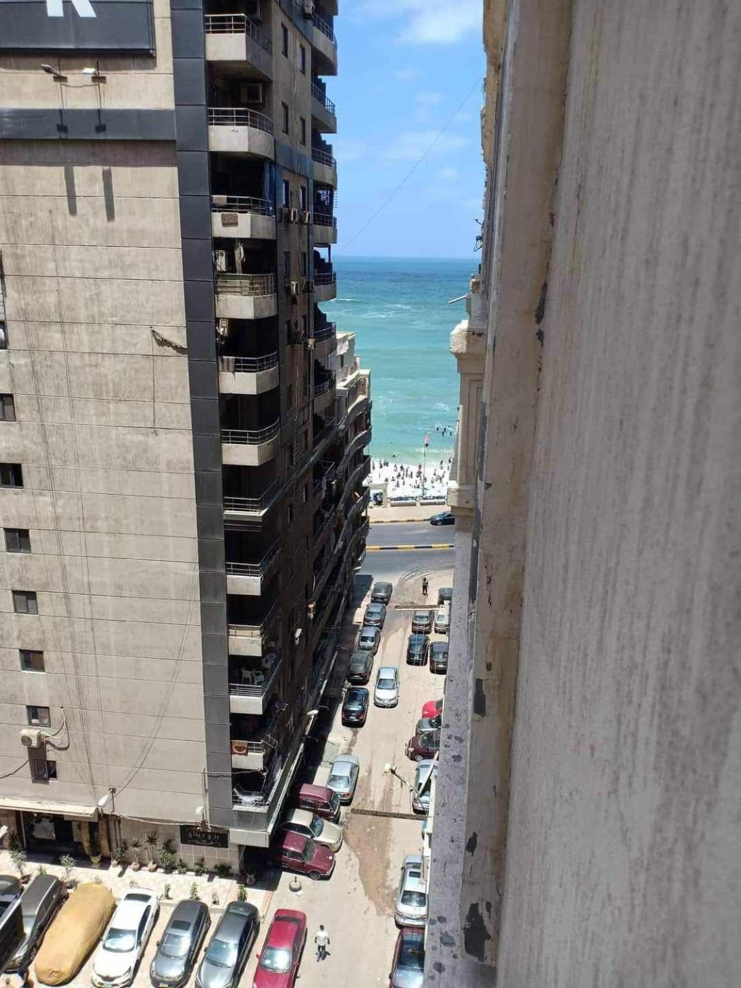 شقه مفروشة 3 عماره من البحرfurnished In 3 Building From The Sea للتواصل Zero One Zero Zero Zero Four Six Two One Eight Eight *