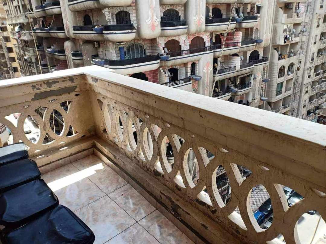 شقه مفروشة 3 عماره من البحرfurnished In 3 Building From The Sea للتواصل Zero One Zero Zero Zero Four Six Two One Eight Eight Apartament *